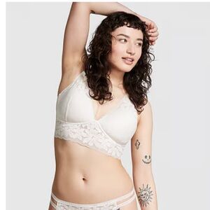 PINK by Victoria Secret Bralettes & Bra Tops
Lace Lightly Lined Plunge Bralette